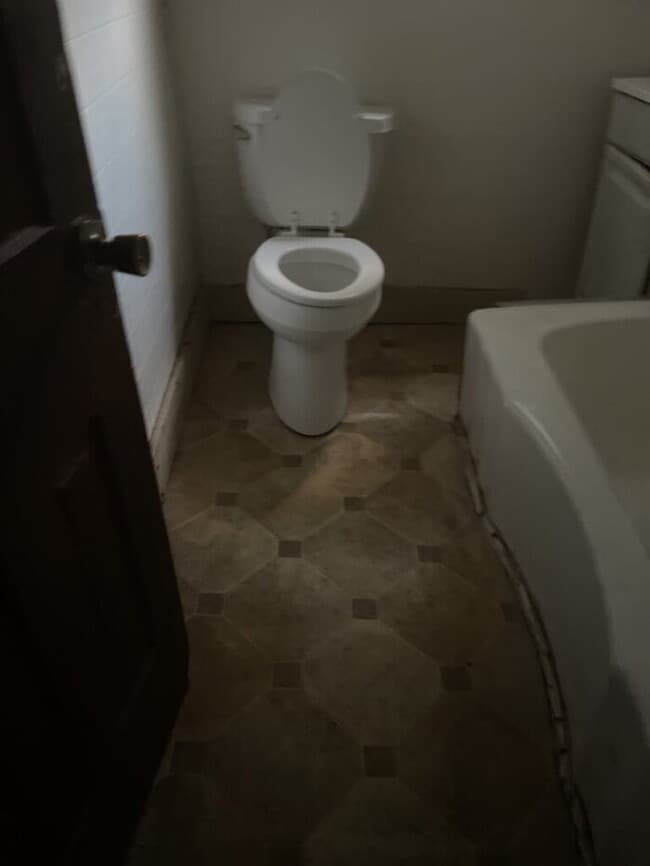 Building Photo - "Charming 2-Bed Oasis on River Street - Perfect Blend of Comfort & Convenience in Laurens!"