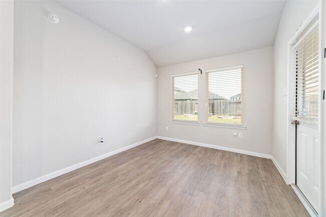 Building Photo - 21430 Poppy Pk Ave