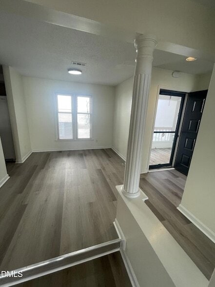 Building Photo - 720 Bishops Park Dr