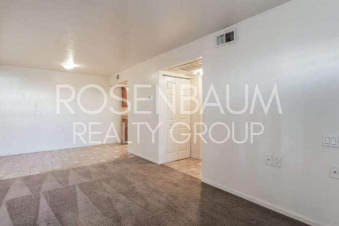 Building Photo - 455 W Kelso St