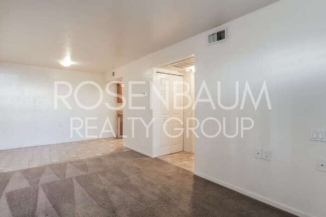 Building Photo - 455 W Kelso St