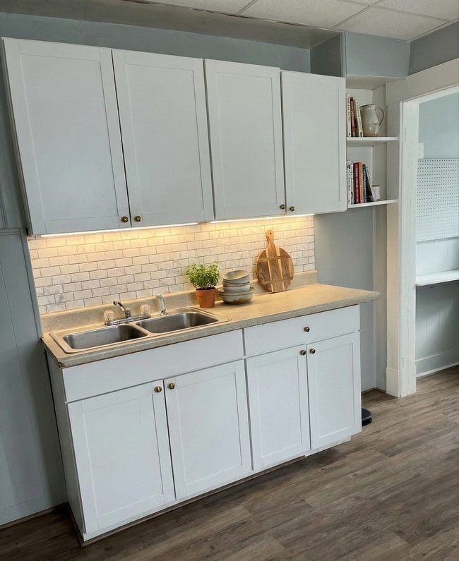 Building Photo - 201 Mohawk St