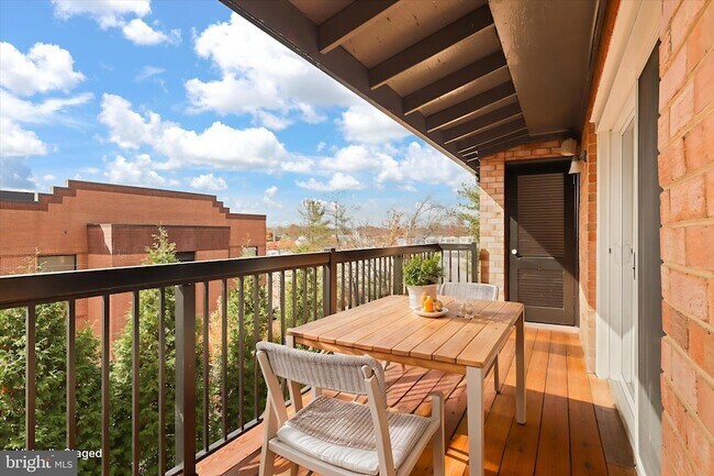 Building Photo - 214 Locust St SE