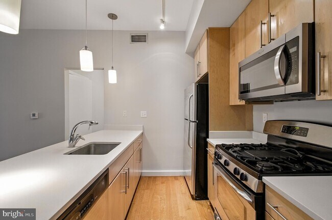 Building Photo - 1435 Chapin St NW