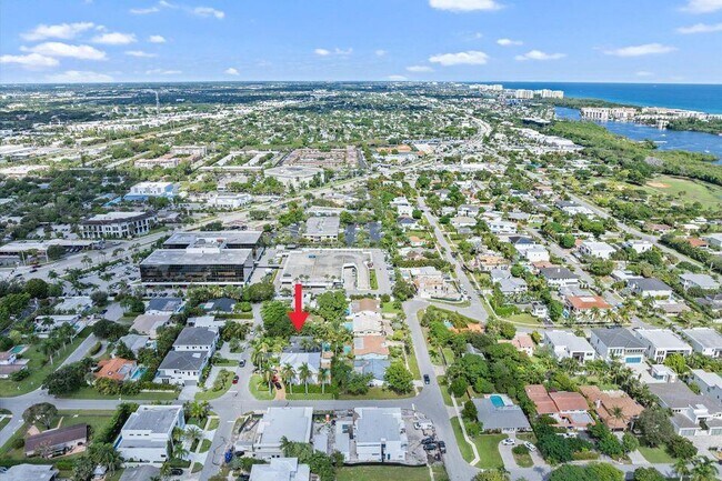 Building Photo - 1132 NE 3rd Ave