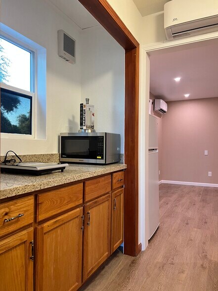 Building Photo - 1871 Peach Pl