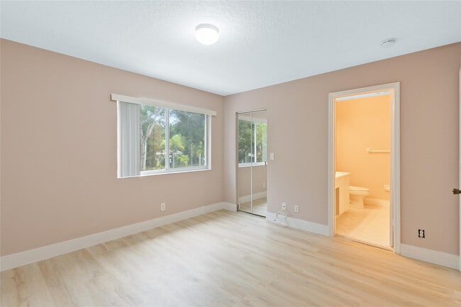 Building Photo - 1186 SW 44th Ave