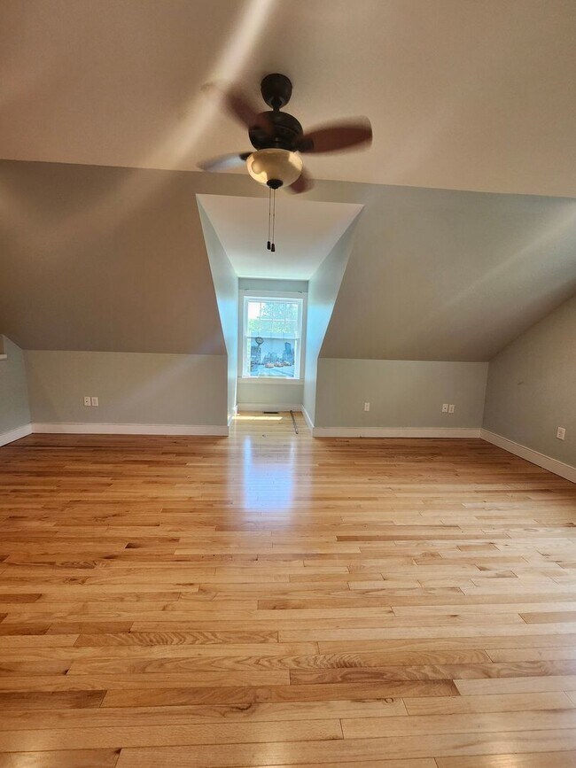 Building Photo - Oversized 3-Bedroom Duplex for Rent – $3,000/Month