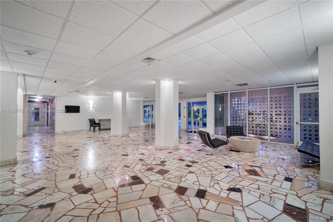 Building Photo - 2150 Sans Souci Blvd