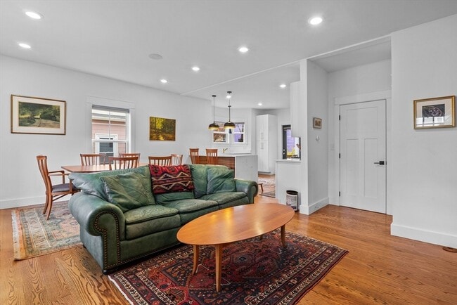 Building Photo - 38 Chester St