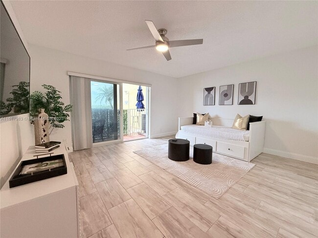 Building Photo - 4234 N Ocean Dr