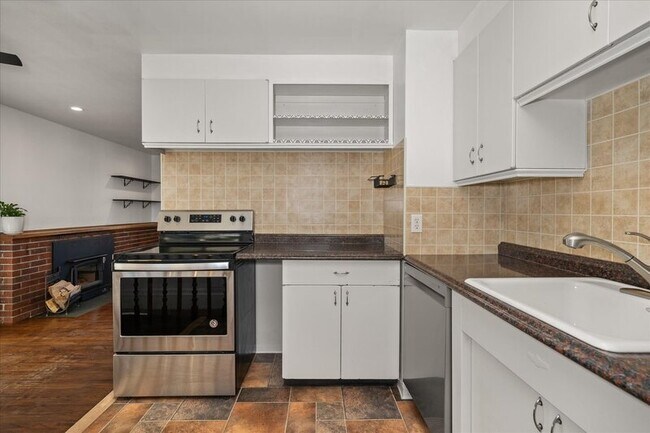 Building Photo - 5629 N Moore St