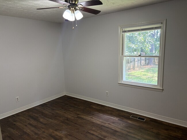 Building Photo - 3 Bed / 2 Bath Rental House in Athens, AL 35611