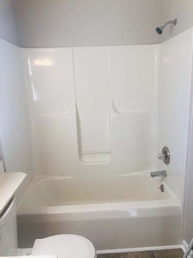 Building Photo - Great location in Greer with easy drive to...