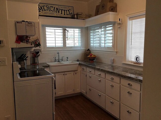 Building Photo - 304 Nevada Way