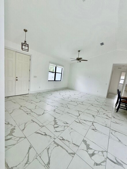 Building Photo - 4128 Barbarossa Ave