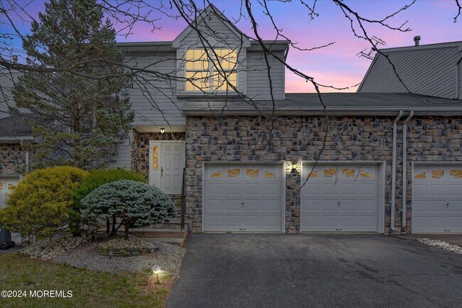 Primary Photo - 43 Hummingbird Ct