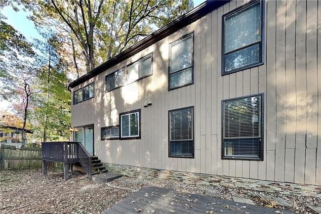 Building Photo - 355 Elbe Dr