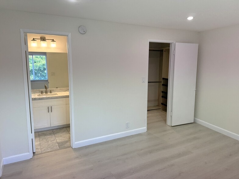 Main bdrm - 8163 Redlands St