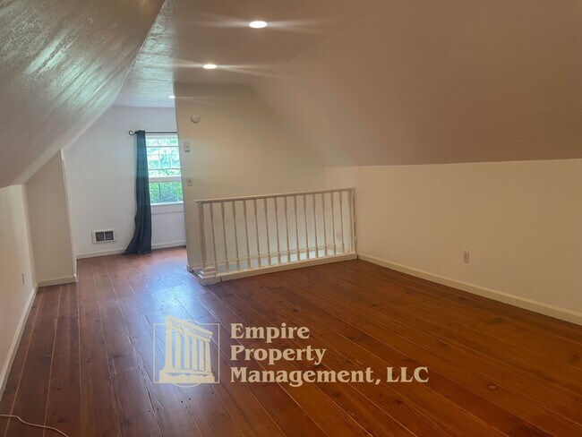 Building Photo - 695 Walnut Ave