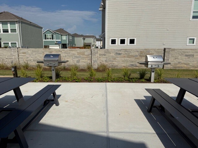 Building Photo - 547 Avisa Dr