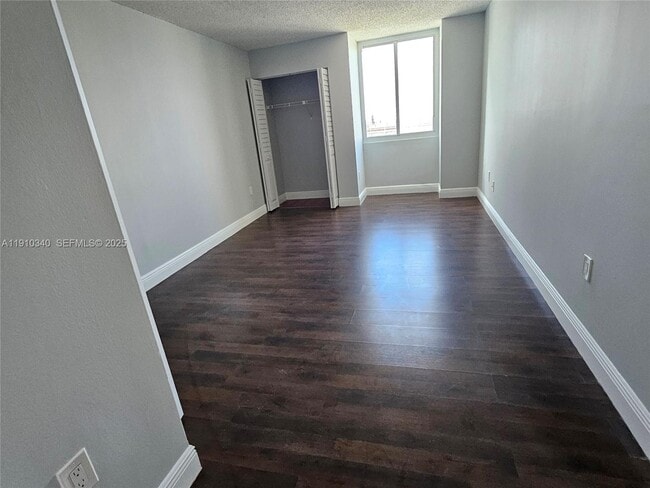 Building Photo - 850 N Miami Ave