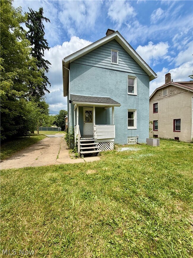 Building Photo - 1725 Midland Ave