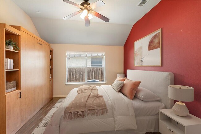 Building Photo - 1511 Weatherford Dr
