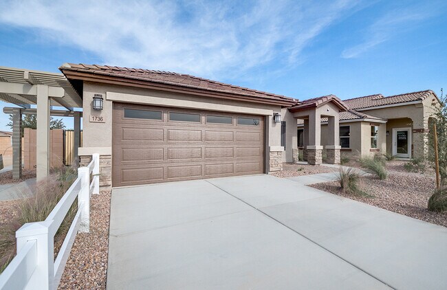 Building Photo - 1736 E Fontana Dr