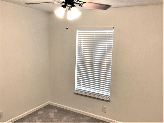 Building Photo - 904 Springs Hill Way