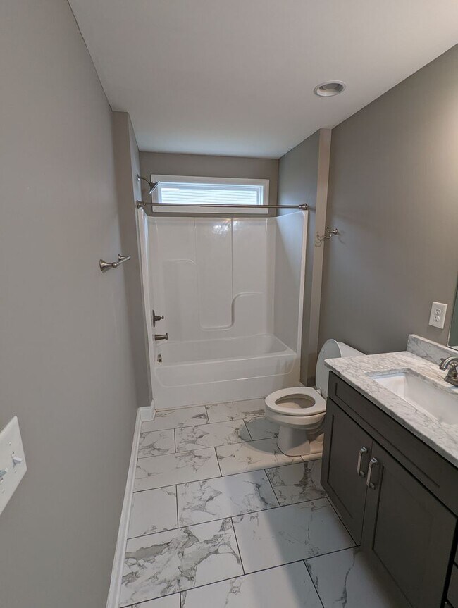 Building Photo - Columbia Great Family Home - Available July 6