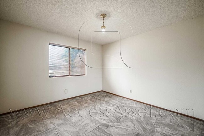 Building Photo - Charming 3 Bedroom Home with Spacious Yard in Wildomar