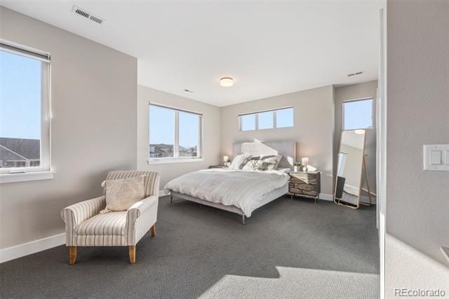 Building Photo - 702 Delechant Dr