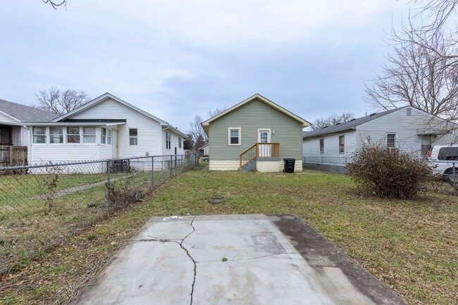 Building Photo - 4102 Sunset Ave
