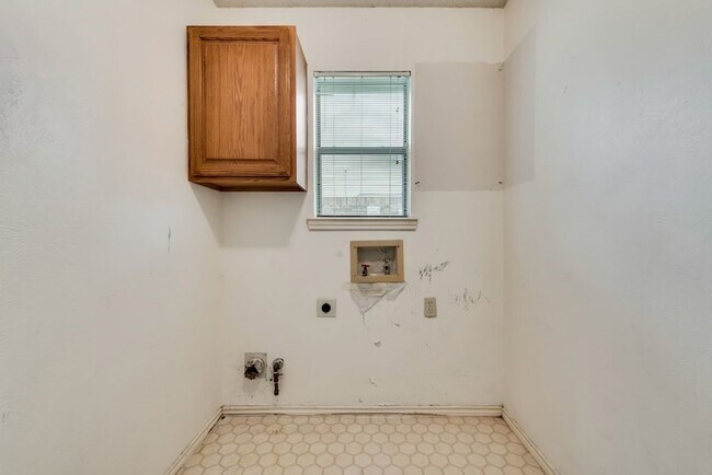 Building Photo - 3702 Lofland Ln