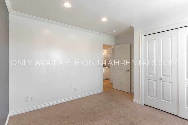 Building Photo - 1595 S 50 W