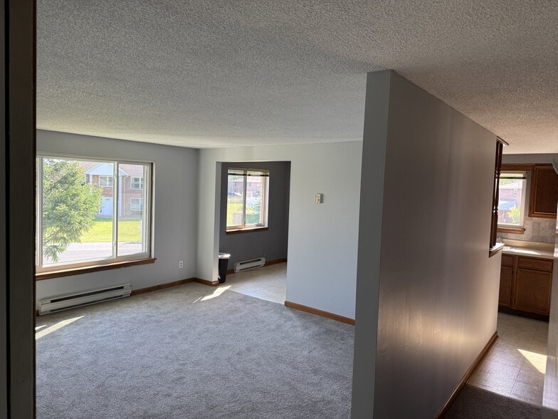 Building Photo - 2721 Alder Creek Dr S