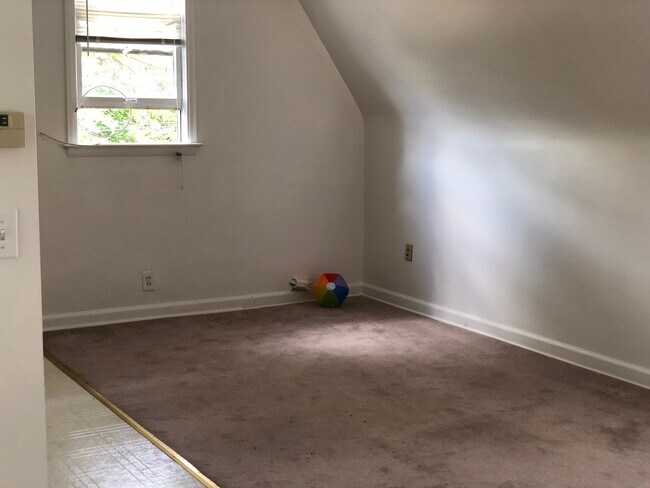 Living Room - 411 N Washington Ave