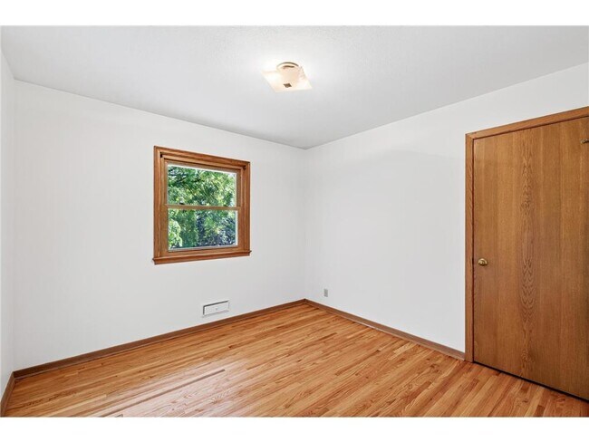Building Photo - 6015 Aspen Rd