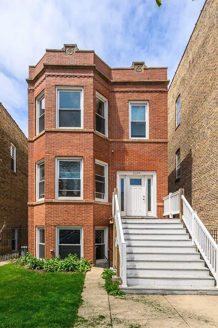 Building Photo - 3244 N Hamlin Ave