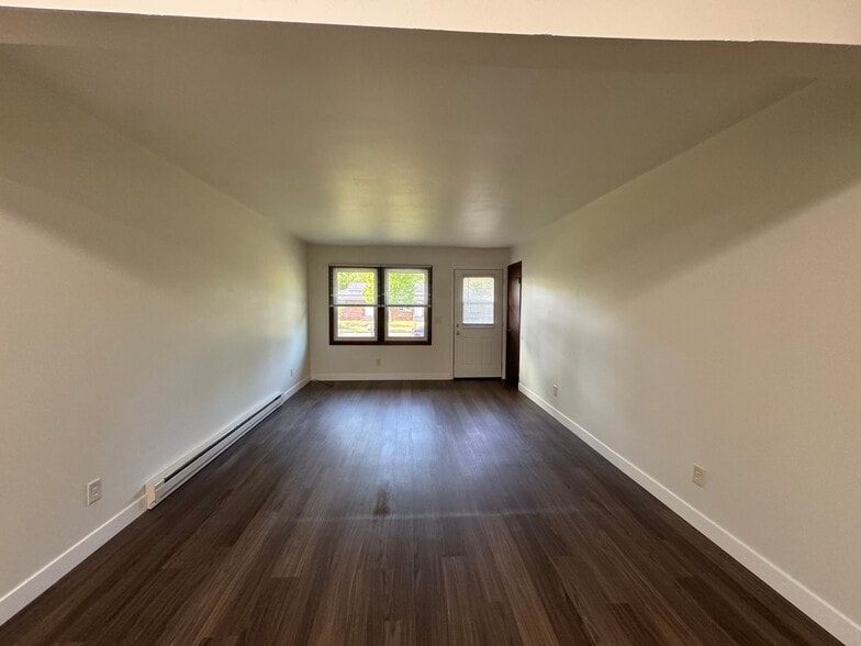 Building Photo - 3129 Runway Ave