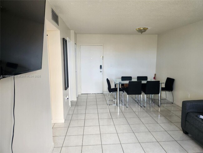 Building Photo - 9420 W Flagler St