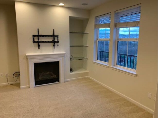 Building Photo - 3360 Maguire Way