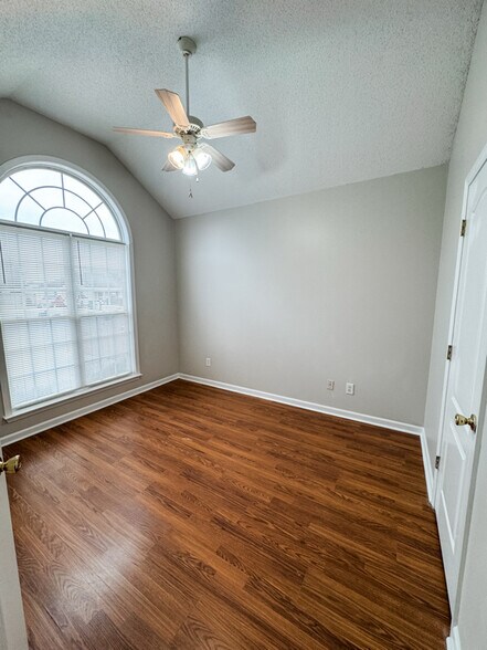 Building Photo - 107 Barley Pl