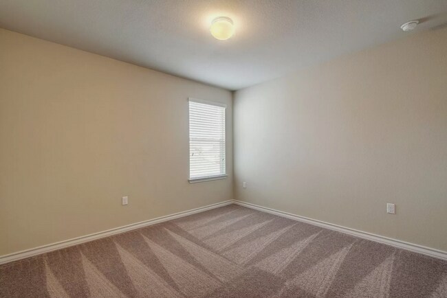 Building Photo - Adorable 3 Bed / 2.5 Bath Home in 51 East