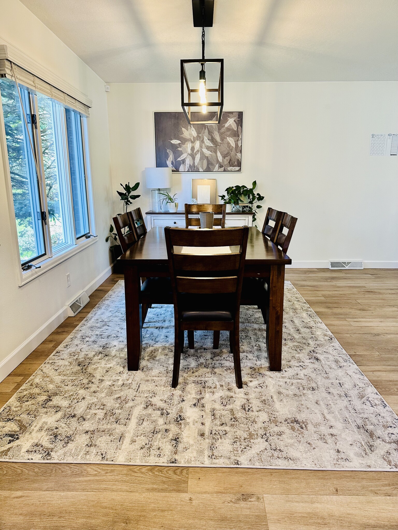 dining room - 8 Applewood Ct W