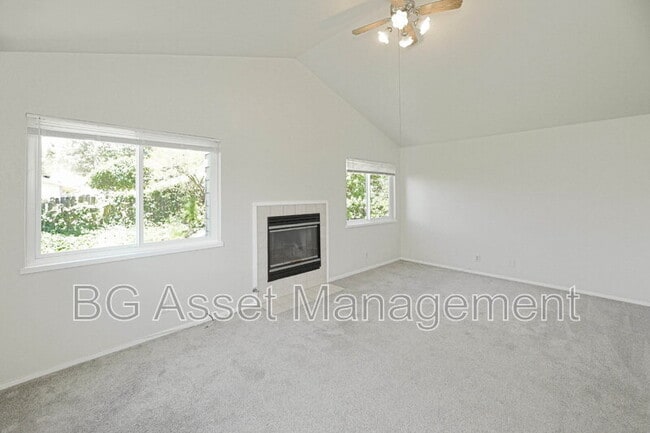 Building Photo - 810 Third St