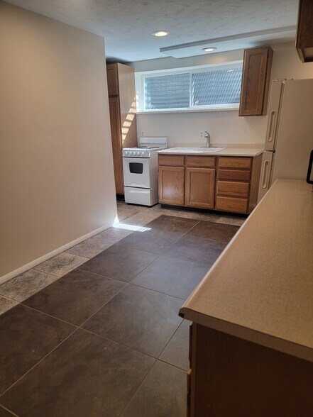 Building Photo - 1346 E Rosa Cir
