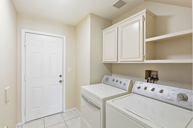 Building Photo - 4 bedroom with NO HOA! New Appliances & New Carpet!