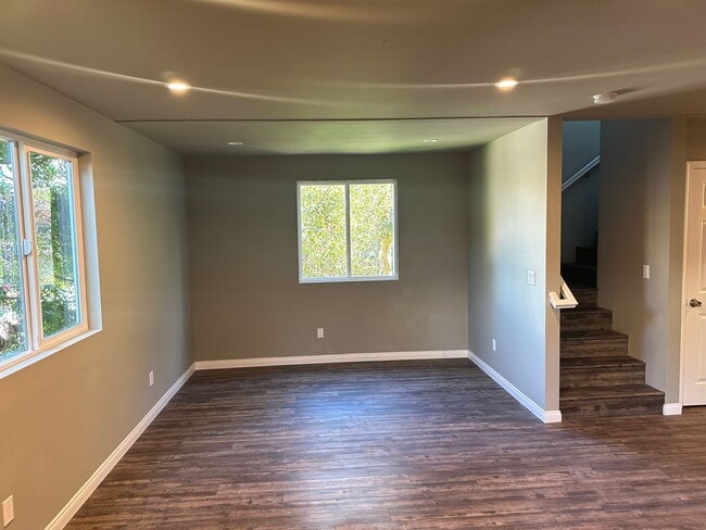 Building Photo - Charming 3 Bedroom 2 bathroom back house in the heart of San Diego's most desirable neighborhoods!